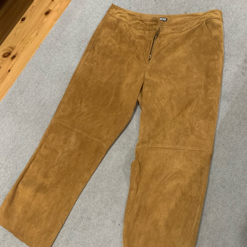 Suede cropped pants camel color